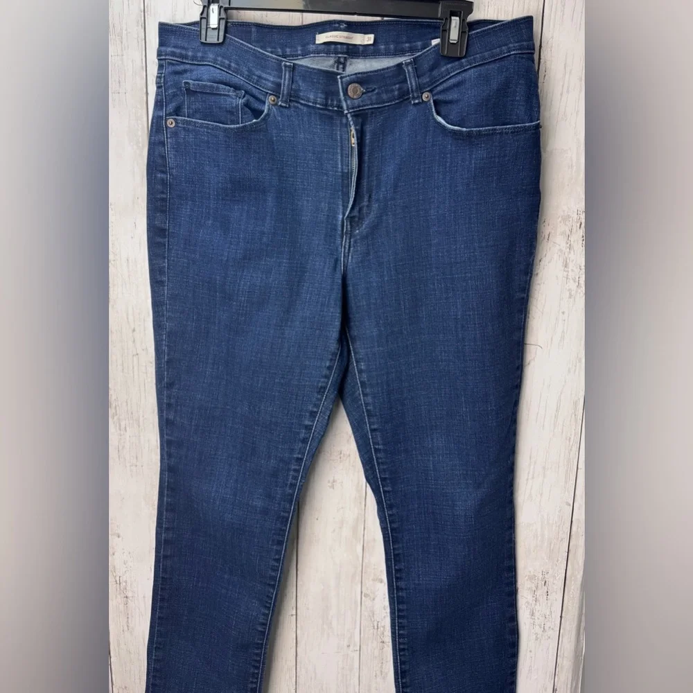 Levi's Women's Dark Blue classic straight Jeans size 31 - Picture 2 of 9